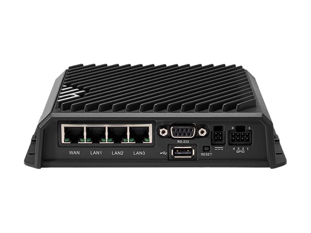 R1900 5gb   Trådløs Router   Wwan 4 Port Switch   1gbe Dual Band   5g   Med 1 års Netcloud Mobile Performance Essentials + Advanced Plan fra Cradlepoint